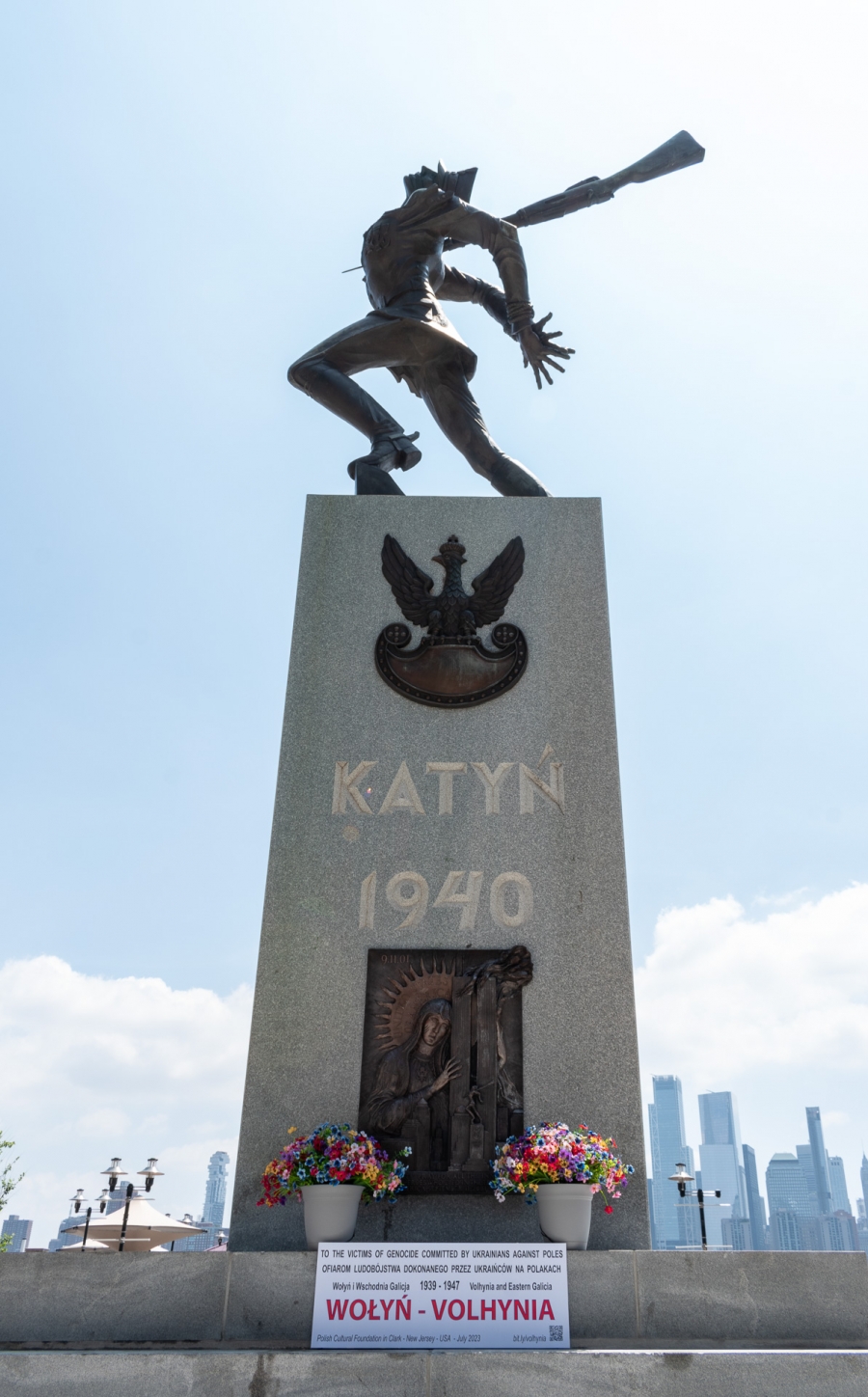 Pomnik Katyń w Jersey City, New Jersey USA. 7 lipca 2023